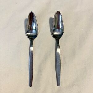 *EUC* (2) VINTAGE Grapefruit Spoons - Rowoco Stainless Korea - Serrated Teeth
